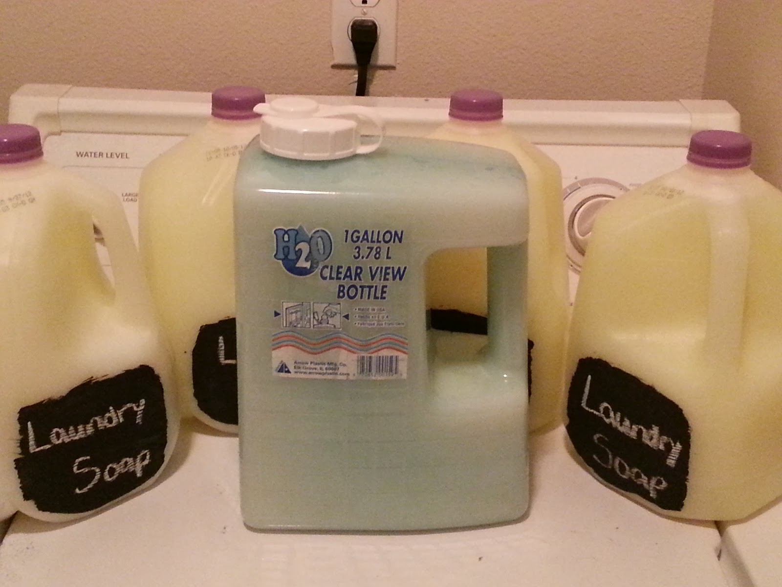The Lundt Life! Homemade Laundry Soap (Costs .02 per load!)
